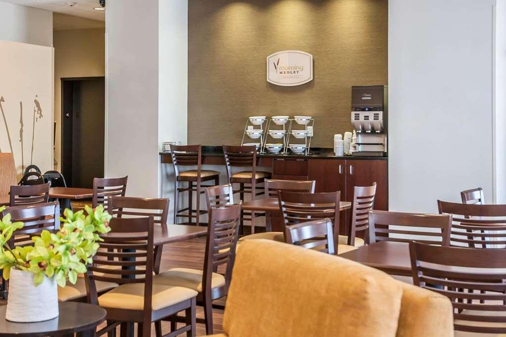 Sleep Inn & Suites Девилс-Лейк Ресторан фото